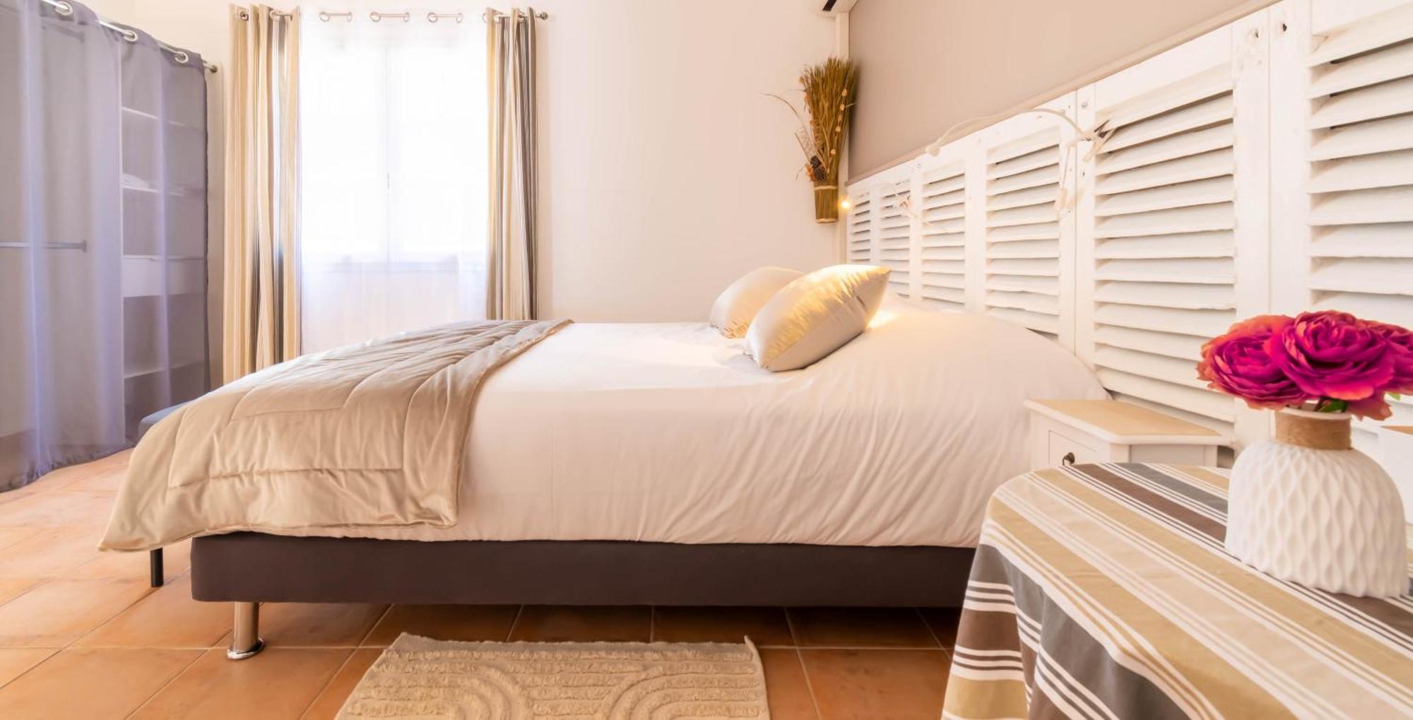 La Maison Du Castellet Ле Кастеле Екстериор снимка